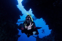 Advanced Open Water Diver descending into the Canyon